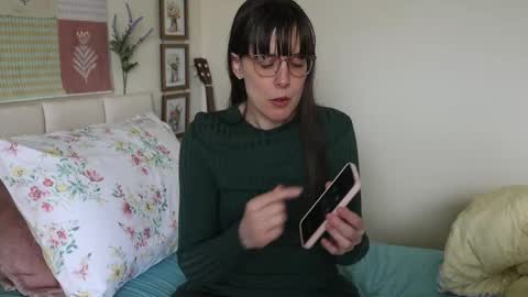 Elly Naomi online show from May 2026 05:18:01 PM