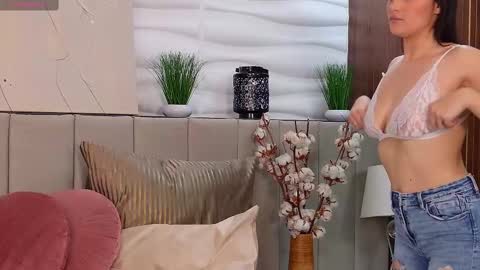 Snapshot of ellyross_ chatting on February 2025 11:27:01 AM EllyRoss online show from February 2025 11:27:01 AM