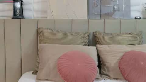 Snapshot of ellyross_ chatting on November 2025 05:07:01 AM EllyRoss online show from November 2025 05:07:01 AM