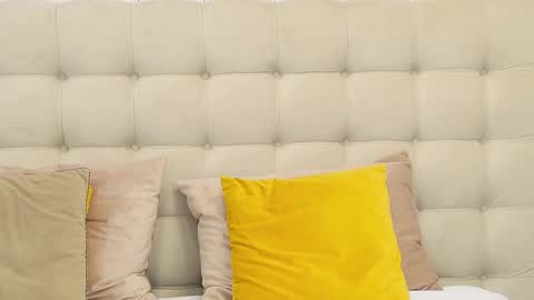 Snapshot of ellyross_ chatting on December 2025 03:23:01 AM EllyRoss online show from December 2025 03:23:01 AM