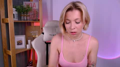 Elly online show from November 2025 03:09:02 AM