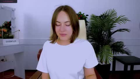 Snapshot of elma_lily chatting on November 2025 07:18:01 AM elma_lily online show from November 2025 07:18:01 AM