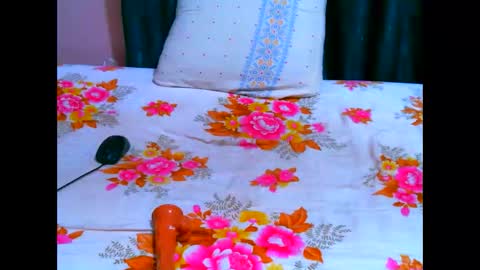 Snapshot of elodielynn chatting on September 2025 06:48:02 AM elodielynn online show from September 2025 06:48:02 AM