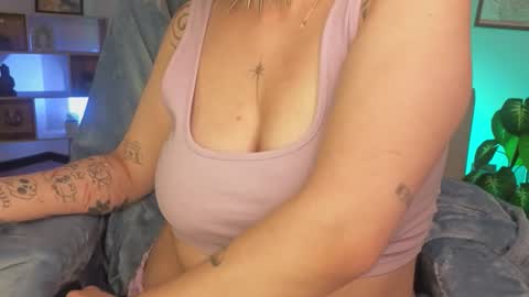 Snapshot of eloisee_ chatting on December 2025 04:40:02 AM Eloise . online show from December 2025 04:40:02 AM