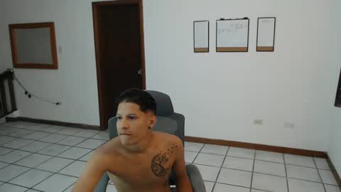 eloysamm online show from November 2025 04:45:02 AM