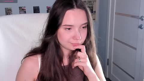 Snapshot of elvienne chatting on May 2026 04:39:02 AM Elvienne online show from May 2026 04:39:02 AM
