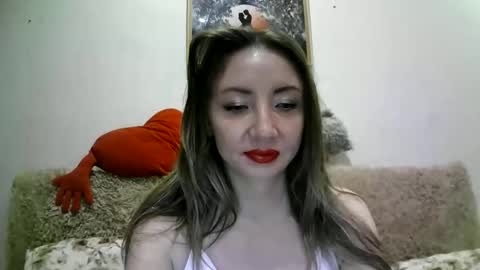 Snapshot of elvinasweet chatting on October 2025 02:01:02 AM ElvinaSweet online show from October 2025 02:01:02 AM