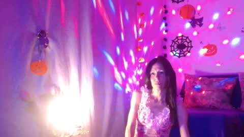 Elisa online show from October 2025 10:32:02 PM