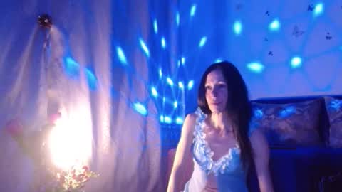 Elisa online show from February 2026 07:23:01 PM