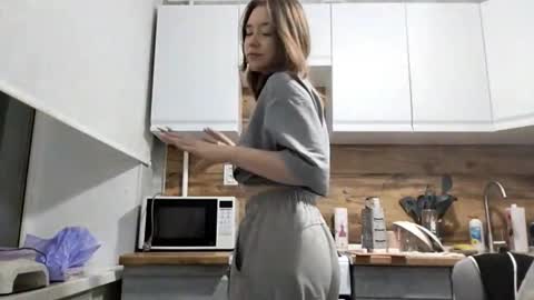 Snapshot of elysemaldonaldo chatting on October 2025 05:13:02 PM Luna online show from October 2025 05:13:02 PM