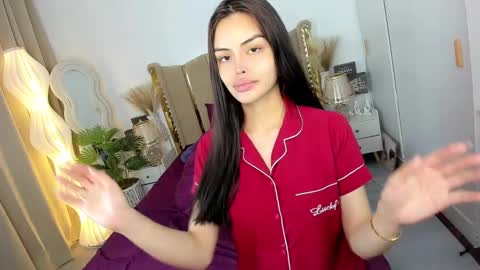 Snapshot of elyshunter chatting on January 2025 07:15:01 PM ElysHunter the girl will hunt you  online show from January 2025 07:15:01 PM