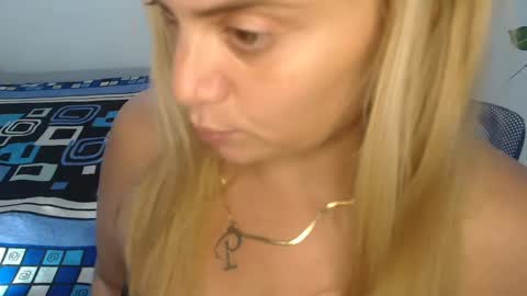 Snapshot of elza_blonde chatting on December 2024 12:09:02 AM E L Z A online show from December 2024 12:09:02 AM