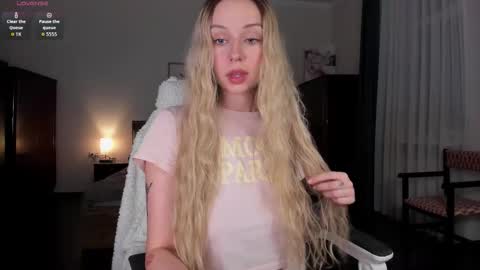 Emilie online show from November 2025 03:34:02 PM