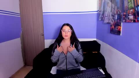 Snapshot of ema_04 chatting on June 2026 10:07:01 PM Estefany Martinez Acua INSTAGRAM ema 04oficial online show from June 2026 10:07:01 PM
