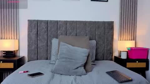 Ema online show from November 2025 10:12:01 PM