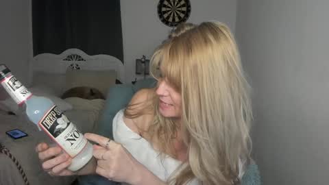 Snapshot of emberpheonixxx chatting on December 2024 05:42:01 AM Ember Pheonixxx online show from December 2024 05:42:01 AM