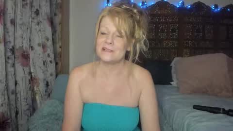 Snapshot of emberpheonixxx chatting on October 2025 02:23:02 AM Ember Pheonixxx online show from October 2025 02:23:02 AM