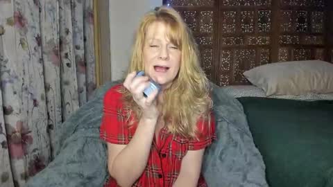 Snapshot of emberpheonixxx chatting on November 2025 04:12:01 AM Ember Pheonixxx online show from November 2025 04:12:01 AM