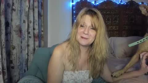 Snapshot of emberpheonixxx chatting on November 2025 04:28:02 AM Ember Pheonixxx online show from November 2025 04:28:02 AM