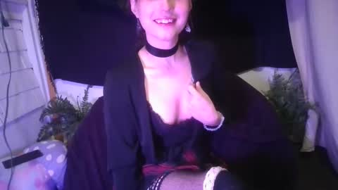 Ellie online show from December 2024 01:30:01 AM