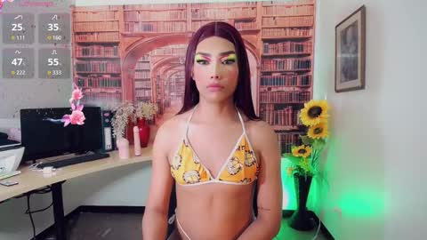 Snapshot of emeli_roushot chatting on September 2025 11:11:01 AM Emeli online show from September 2025 11:11:01 AM