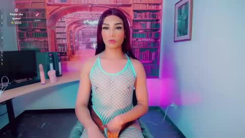 Snapshot of emeli_roushot chatting on November 2025 11:05:02 AM Emeli online show from November 2025 11:05:02 AM