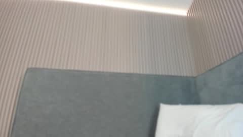 emelie_89 online show from December 2025 12:21:02 PM