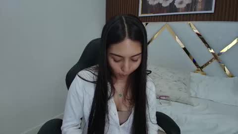 Snapshot of emelie_ch_ chatting on December 2025 02:19:01 AM Emily online show from December 2025 02:19:01 AM