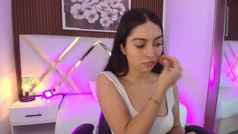 Snapshot of emelie_ch_ chatting on May 2026 06:31:02 AM Emily online show from May 2026 06:31:02 AM