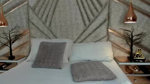 Emely online show from April 2026 03:33:01 AM