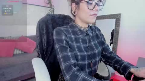 Esmeralda online show from October 2025 06:38:02 PM