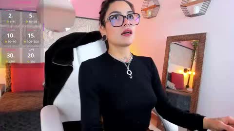 Esmeralda online show from November 2025 01:11:01 PM