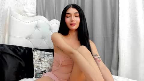 Snapshot of emeraldfvckinggreyson chatting on December 2024 09:58:02 PM Emerald online show from December 2024 09:58:02 PM