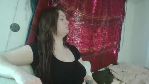 Snapshot of emerieskye chatting on January 2025 07:48:01 PM EmerieSkye online show from January 2025 07:48:01 PM