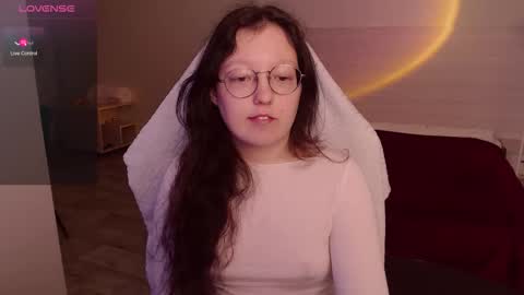 Snapshot of emi_gooflord chatting on September 2025 08:38:01 AM Emi online show from September 2025 08:38:01 AM