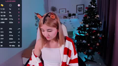 Snapshot of emi_joy chatting on January 2025 09:14:02 PM Emily follow me online show from January 2025 09:14:02 PM