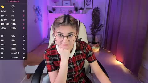 Snapshot of emi_joy chatting on January 2025 05:49:02 PM Emily follow me online show from January 2025 05:49:02 PM