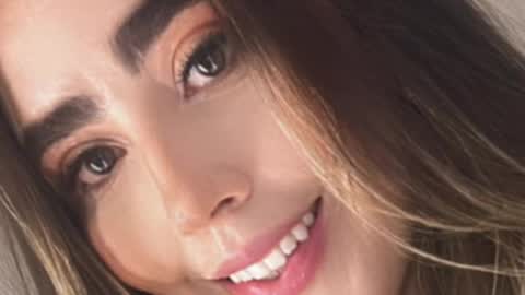 Snapshot of emi_royse chatting on June 2026 05:37:02 PM emi_royse online show from June 2026 05:37:02 PM