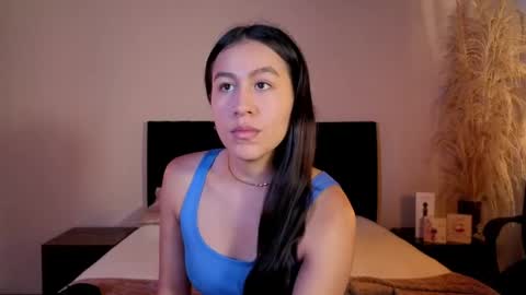 Emilia Gomez online show from May 2026 12:02:01 PM