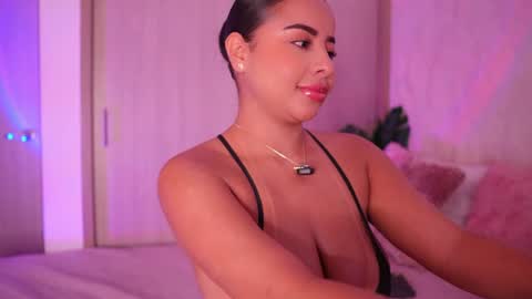 Snapshot of emiily_bell chatting on July 2026 09:11:01 PM online show from July 2026 09:11:01 PM