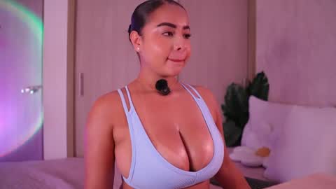 Snapshot of emiily_bell chatting on July 2026 11:32:01 PM online show from July 2026 11:32:01 PM