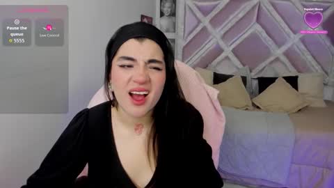 emilayton_ online show from November 2025 09:38:01 PM