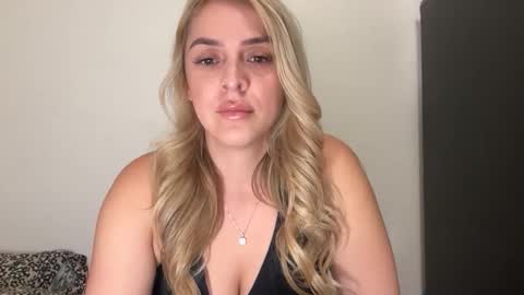 Snapshot of emilelovesyou chatting on November 2025 06:13:02 AM emilelovesyou online show from November 2025 06:13:02 AM