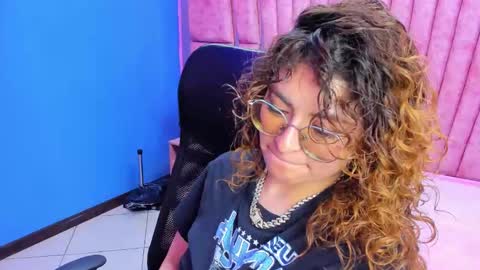 Emy  online show from November 2025 05:33:02 PM