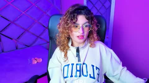 Emy  online show from November 2025 04:23:02 AM