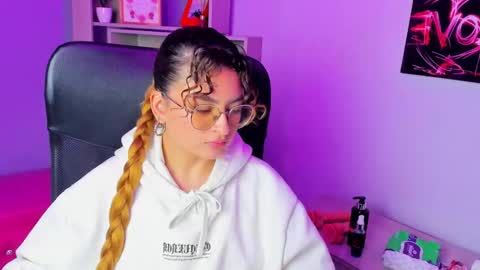 Emy  online show from November 2025 02:21:01 AM