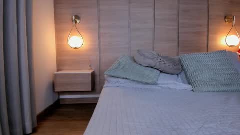 emilia_1040 online show from December 2025 07:53:02 PM