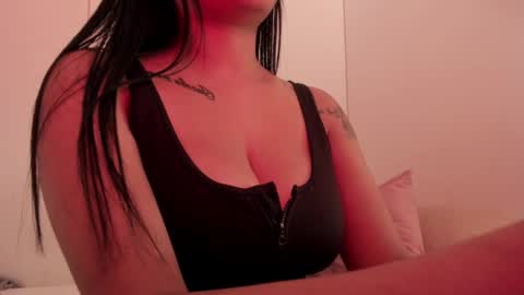 Snapshot of emilia_ghendle chatting on December 2024 03:48:01 AM Emilia Big Boobs online show from December 2024 03:48:01 AM