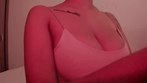 Snapshot of emilia_ghendle chatting on January 2025 05:31:02 PM Emilia Big Boobs online show from January 2025 05:31:02 PM