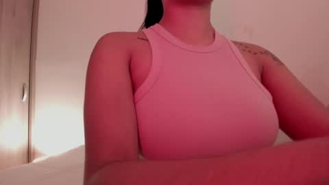 Snapshot of emilia_ghendle chatting on January 2025 01:38:02 PM Emilia Big Boobs online show from January 2025 01:38:02 PM